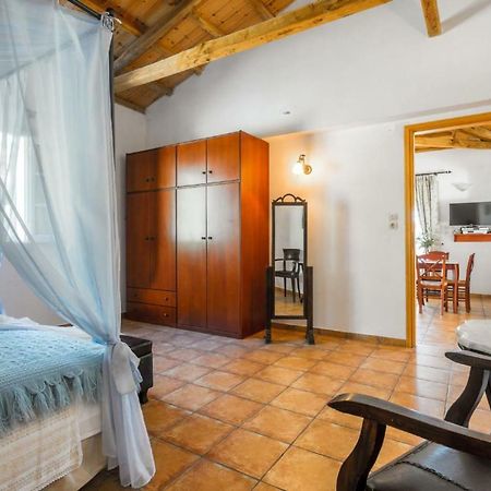 Villa Tassoula Isomata Экстерьер фото