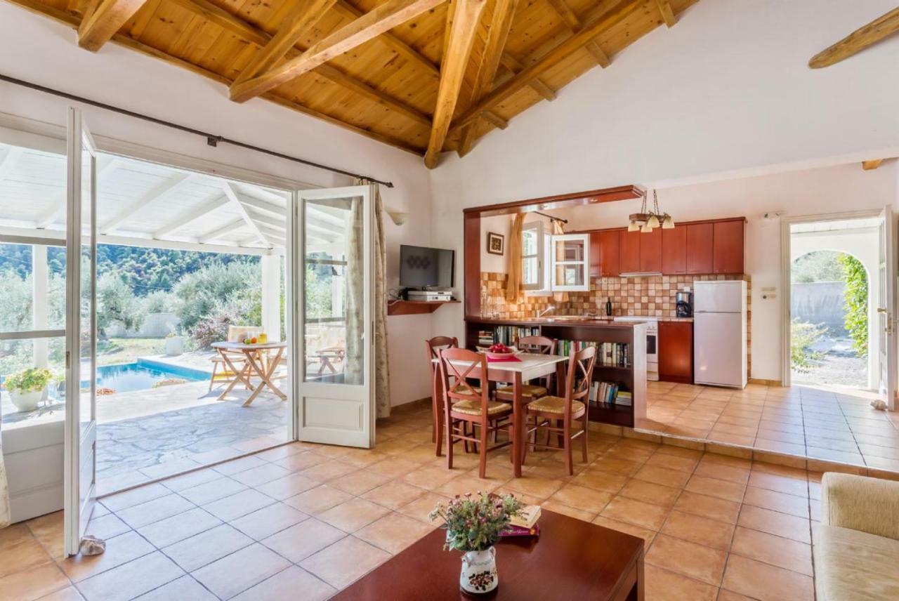Villa Tassoula Isomata Экстерьер фото