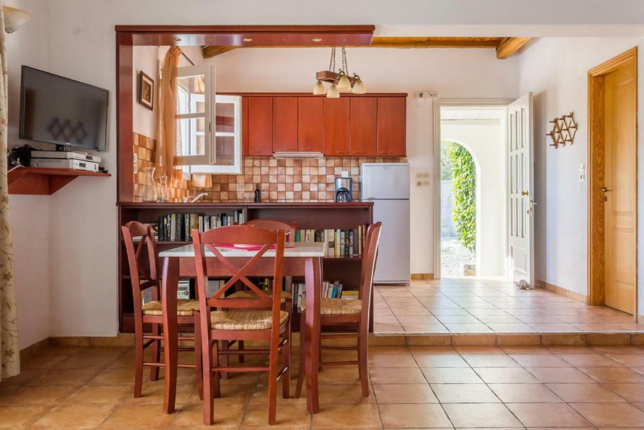 Villa Tassoula Isomata Экстерьер фото