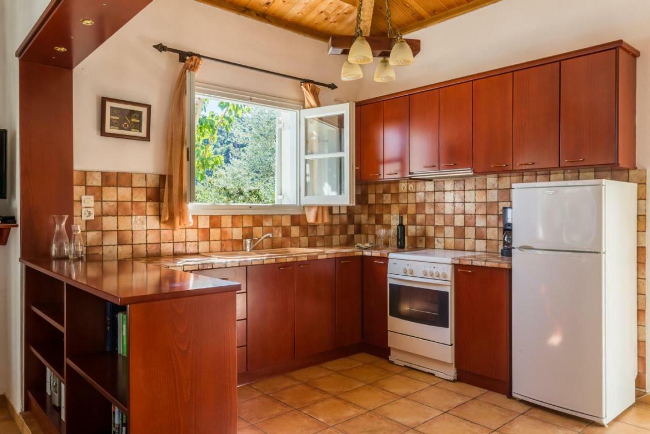 Villa Tassoula Isomata Экстерьер фото