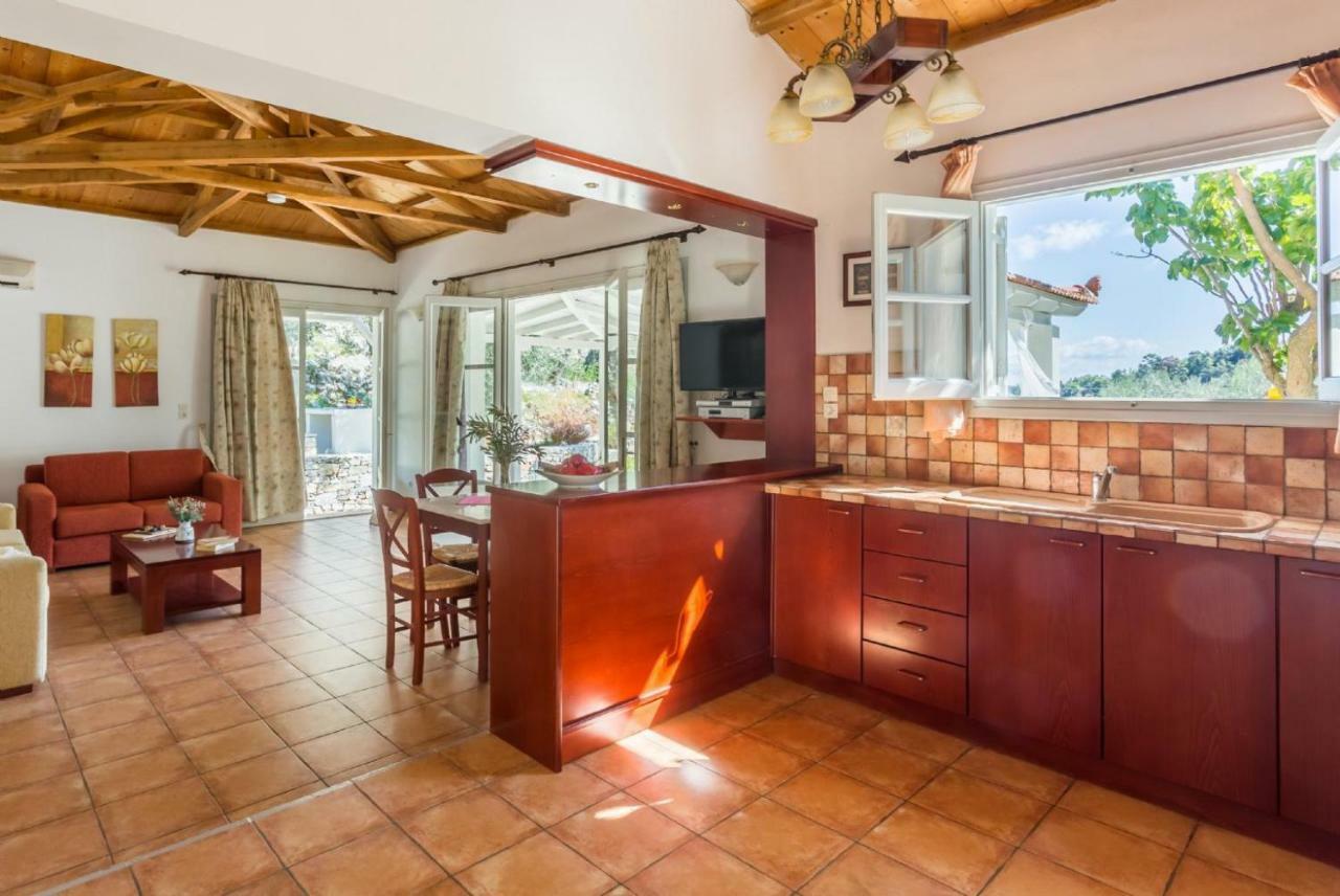 Villa Tassoula Isomata Экстерьер фото